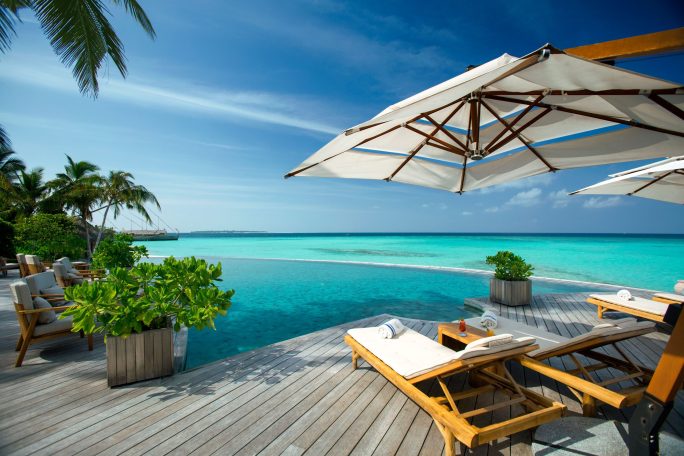Milaidhoo-Maldives_Compass-Pool-Bar-(5) © Milaidhoo - Universal Resorts